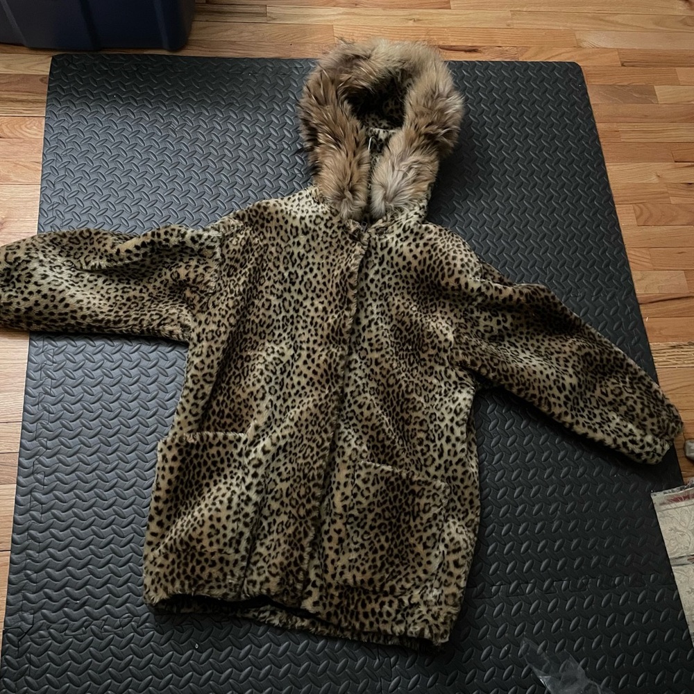 Marvin Richards hooded leopard print faux fur. Size medium. - Picture 3 of 3